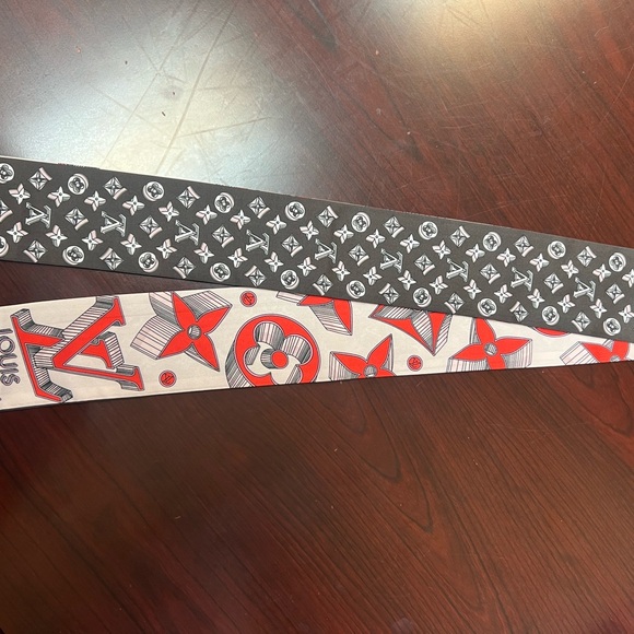 Louis Vuitton Silk Bandeau - Picture 4 of 6